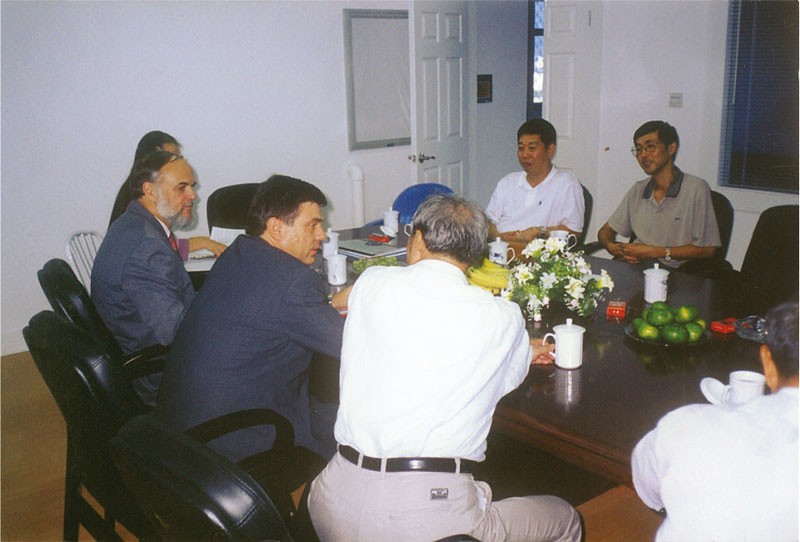 外國(guó)專家在寧波市領(lǐng)導(dǎo)陪同下考察我公司